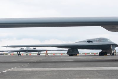 Tre B-2 Spirit takser på Keflavik etter et oppdrag 31. august.