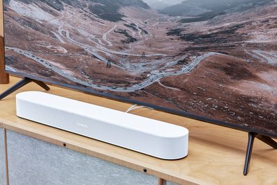 Sonos Beam gen 2 kan gjengi bedre surroundlyd som Dolby Atmos.