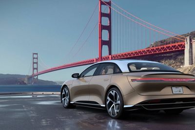 Lucid Air setter ny rekkevidderekord med sin Long Range-versjon, som kan kjøre mer enn 500 miles – eller Kristiansand–Trondheim på én lading.