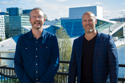 Fra venstre: Arnbjørn J. S. Marklund går fra Kahoot til Skill. Lars Yngvar Tømmerholt er direktør for kundesuksess og innovasjon i Skill og leder satsingen på rådgiving innen datadrevet markedsføring, salg og kundekommunikasjon.