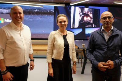 Christopher Frenning, direktør for datasenterstrategi i Microsoft Norge, Linda Hofstad Helleland, Distrikts- og digitaliseringsminister og Shahzad Rana, teknologidirektør i Microsoft.