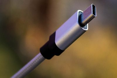 USB-C-kabler kan ha svært varierende kapasitet. Nye logoer skal gjøre det enklere å se hva kablene støtter av effekt og overføringshastighet.