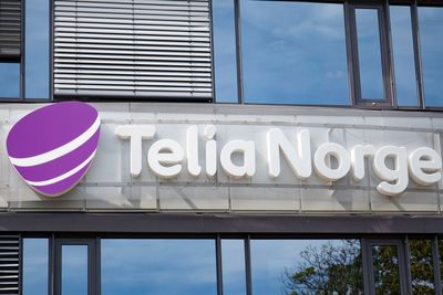 Telia hadde mandag store problemer med å gi kunder flere steder tilgang til internett.