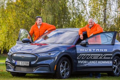 Henrik Borchgrevink og Knut Wilthil kjørte Ford Mustang Mach-E fra Trondheim til Kristiansand uten å lade.