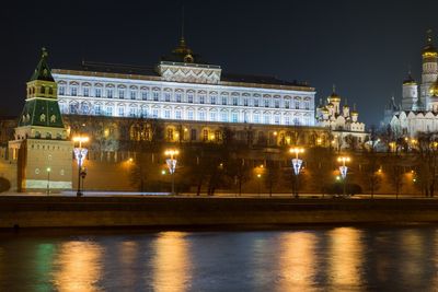Microsoft mener at flertallet av alle statssponsede angrepsforsøk selskapet registrerer, utføres av aktører i Russland. På bildet vises Kreml-palasset i Moskva.