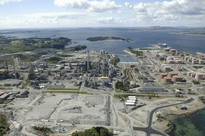 Raffineriet og gasskraftverket på Mongstad er det største utslippspunktet i Norge, med utslipp av klimagasser på over 1,7 millioner tonn CO2-ekvivalenter i 2020.