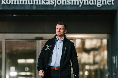 Avdelingsdirektør Hans Jørgen Enger i Nasjonal kommunikasjonsmyndighet har sendt forslag til prisregulering av fast trådløst bredbånd hos Telenor til ESA.