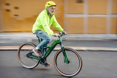 Frankrike har som mål å øke antall sykkelreiser med en tredjedel, og staten tilbyr støtte til kjøp av elsykkel. I Norge er det opp til enkeltkommuner om de vil innføre lignende ordninger. I Oslo kommune, der bildet er tatt, er pengene brukt opp for i år.