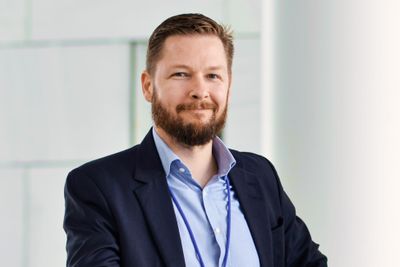 Produktsjef for B2B i Globalconnect, Martin Højriis Kristensen, peker på at store deler av bredbåndsutbyggingen i Norge er gjort av offentlig eide regionale energiselskaper.  