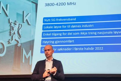 Nkoms frekvensdirektør John-Eivind Velure greide ut om de nye frekvensbåndene industrien får å forholde seg til i 2022, under Inside Telecom-konferansen 4. november.