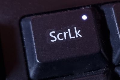 Den lite brukte Scroll Lock-tasten kan få en ny vår nå som den kan brukes til å deaktivere E-kjernene i splitter nye Intel-prosessorer.
