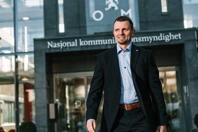 Hans Jørgen Enger leder konkurranseavdelingen i Nasjonal kommunikasjonsmyndighet. Nå har aktørene frist til 6. desember å kommentere et nytt vedtak om kobbersaneringen.