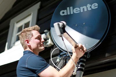 Du må ha satellitt-TV for å få det nye bredbåndstilbudet.