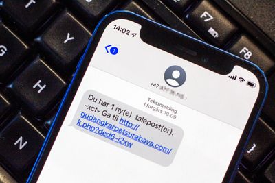 Iphone-brukere får også tilsendt SMS med lenker som leder til Android-basert skadevare.