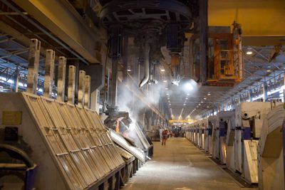 Aluminiumsproduksjonen til Hydro står for noen av de største punktutslippene i Norge. Nå har selskapet kommet med nye mål om nullutslipp i 2050.