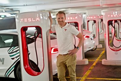 Ole Gudbrann Hempel er sjef for Teslas ladenettverk i Norden.