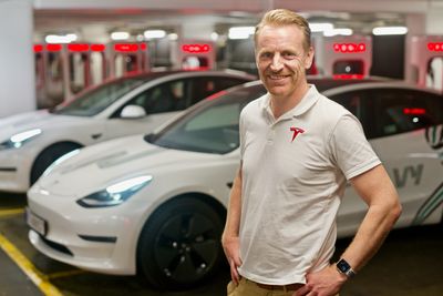 Ole Gudbrann Hempel (bildet), sjef for Teslas ladenettverk i Norden, var én av to Tesla-representanter i møtet med Samferdselsdepartementet. Patrik Gayer, som jobber med myndighetskontakt for Tesla i Norden, var den andre.