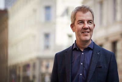 Markedsdirektøren i Randstad, Christian Børresen, tror vi vil se en ketchup-effekt på arbeidsmarkedet i 2022.