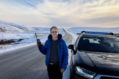 Stormen Gyda herjer nå over Trøndelag og Nord-Norge. I den anledning har vi hentet et arkivbilde av dekningsdirektør Bjørn Amundsen i Telenor på Ifjordfjellet. i Finnmark.  