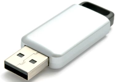 Se opp for ukjente og/eller mistenkelige USB-pinner i posten.