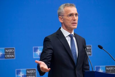 NATOs generalsekretær Jens Stoltenberg snakket fredag morgen med sjefen i Det internasjonale energibyrået, Fatih Birol.