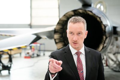 Magnus Hansvold er sjef for materiellavhending i Forsvarsmateriell og har nylig lykkes med å selge 44 av Norges 57 F-16.