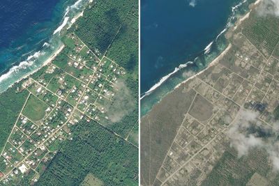 Disse to satellittbildene viser Niutoua på øya Tongatapu i Tonga før (til venstre) og etter utbruddet og den påfølgende tsunamien.