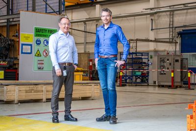 Tor Atle Desiz (til venstre) og Rune Johansen i Pointbreak skal resirkulere plast kjemisk. Ut av prosessen skal de få hovedsakelig nafta som kan brukes til nye produkter.