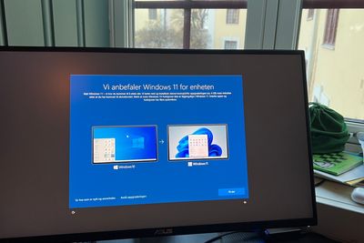 Microsoft ønsker nå å flest mulig brukere over på Windows 11. Denne dialogboksen dukker opp etter oppstart, og du kan velge om du vil installere operativsystemet gratis.