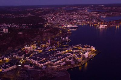 Sørlandet vil fortsatt ha den høyeste strømprisen i Norge. Fremtidsprisen ligger nå på 6,60 kroner for første kvartal neste år. Glencore Nikkelverk i Kristiansand i forgrunnen.