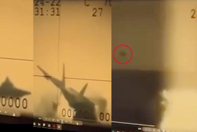 Kameraopptak som viser F-35C-flyet som krasjlander på USS Carl Vinson og piloten som skyter seg ut.
