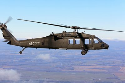UH-60A Black Hawk i lufta lørdag 5. februar 2022 som ledd i Alias-testinga der Darpa og Sikorsky samarbeider.