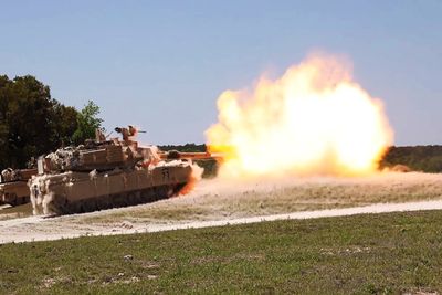M1A2 Abrams SEPv3 fra 3rd Armored Brigade Combat Team, 1st Cavalry Division øver på Fort Hood, nord for Austin i Texas i april 2021.