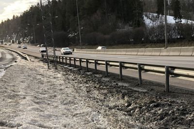 Snøen i veikanten langs større veier i Oslo kryr av mikroplast, ifølge en ny studie.