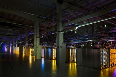 Serverne i Hamina-datasenteret.