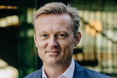 Nils-Ola Widme er næringspolitisk direktør i Abelia. Han mener det må tas grep på kort og lang sikt  for å sikre Norge nok IT-kompetanse. 