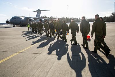 En infanteritropp fra Brigade Nord reiser til Litauen for å forsterke NATO enhanced Forward Precens. ...