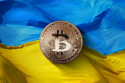 Ukraina har samlet 130 millioner kroner i kryptodonasjoner og legger press på børsene for å utestenge russerne.