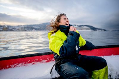 Før Elisabeth Haugsbø begynte i Zebra Consulting, jobbet hun i Hub Ocean som i samarbeid med NTNUs og Sintef Oceans skulle samle inn miljødata fra havet i et prosjekt hun ledet. Bildet er fra da TU var med Haugsbø på tur i Trondheimsfjorden i 2022.