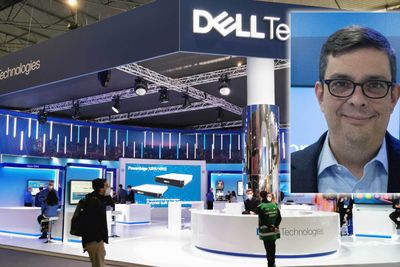 Sandro Tavares, markedsdirektør for telekom-løsninger i Dell Technologies, innfelt i et bilde fra selskapets stand i Barcelona under Mobile World Congress i 2022.