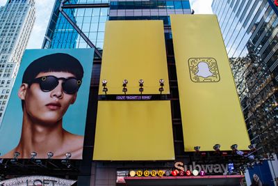 Snap Inc som lager kamerabriller og bildedelingsappen Snapchat kjøper nå et franskt hjernestyringsselskap 