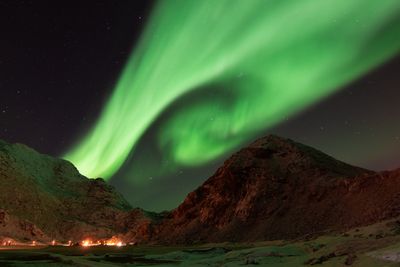 Illustrasjonsbilde av nordlys over Lofoten. Fylkeskommunene Nord-samarbeidet (FKN) består av de fire nordligste fylkeskommunene: Trøndelag, Nordland, Troms og Finnmark, 55 kommuner og tilhørende offentlig virksomheter.