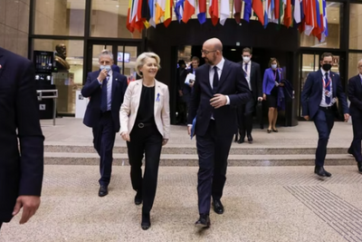 EU-kommisjonens president Ursula von der Leyen og rådets president Charles Michel må i mai trolig komme opp med flere konkrete tiltak mot de høye energiprisene.