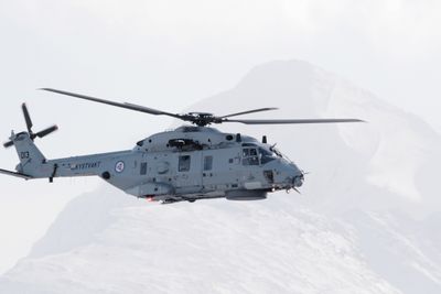 Et NH90-helikopter under take off fra Bardufoss flystasjon under vinterøvelsen Cold Response 2022.