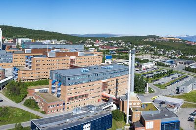 Helse Nord bekrefter datainnbrudd. Det er ikke bekreftet at UNN i Tromsø, avbildet her, er blant de rammede sykehusene.
