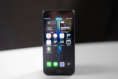 iPhone SE 2022 er en telefon med et nokså gammelt design, og ny innmat