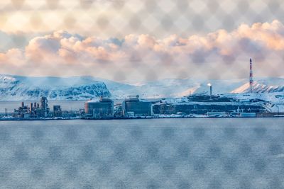 LNG-anlegget på Melkøya i Hammerfest har vært stengt i halvannet år. Gjenåpning er planlagt 17. mai. 