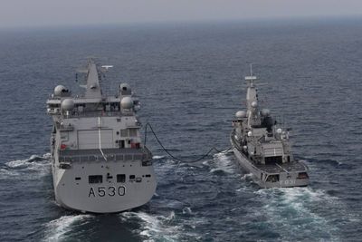 KNM Maud var såkalt «fleet oiler» for Nato-styrken SNMG1 i fjor høst og forsynte drivstoff blant annet til den nederlandske fregatten Zr.Ms. Van Amstel.