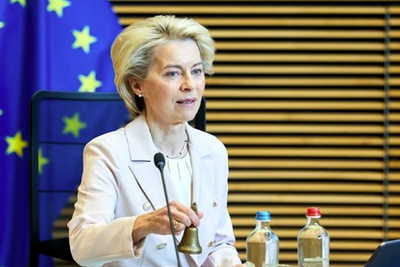 EU-kommisjonens president Ursula von der Leyen samler EU etter Russlands stans i gasseksport til to land.