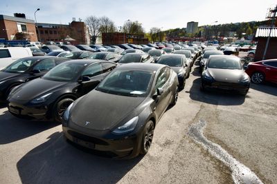 Rundt 14.000 Tesla-ansatte mister jobben.